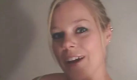 ที่รักในสโนว์ไวท์ชุด ดู วิดีโอ โป๊ masturbates